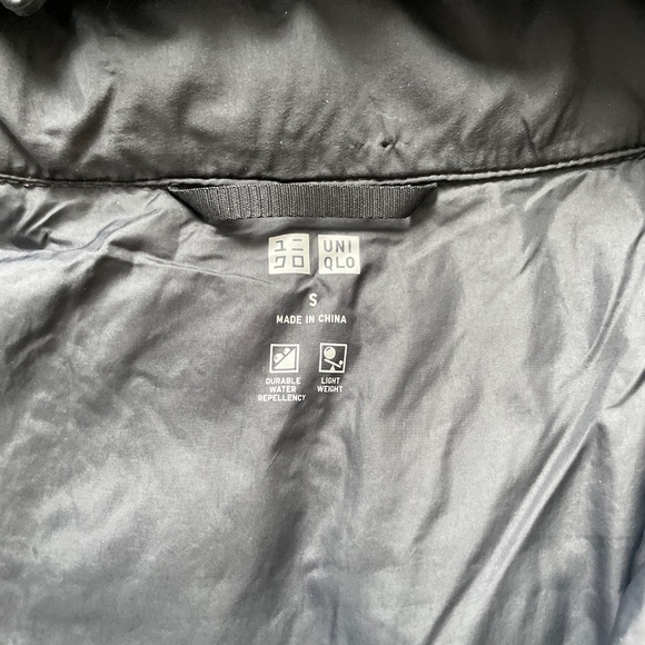 Uniqlo Lightweight Puffer Jacket - Picture 3 of 5